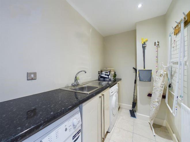 Cosy 3 Bedroom Apartment In Central Portrush With Sea Views Ngoại thất bức ảnh