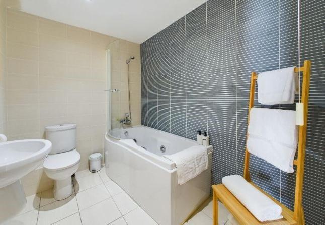 Cosy 3 Bedroom Apartment In Central Portrush With Sea Views Ngoại thất bức ảnh